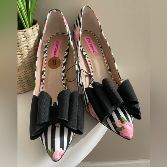 Betsey Johnson Statement Heel - Picture 7 of 12